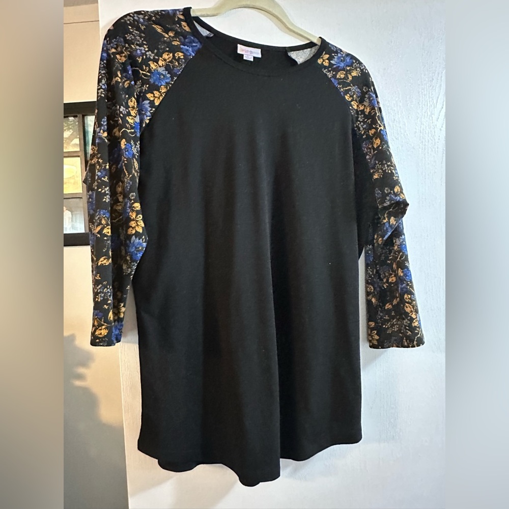 NWOT Lularoe Randy shirt - large